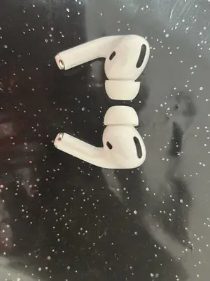 AirPods blancs en très bon état avec leur boîte - Miniature 4