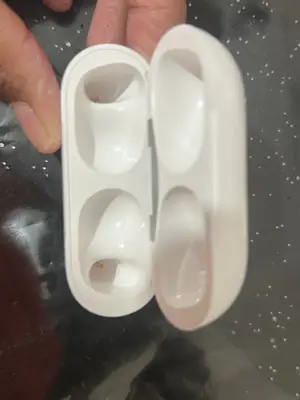 AirPods blancs en très bon état avec leur boîte - Miniature 3