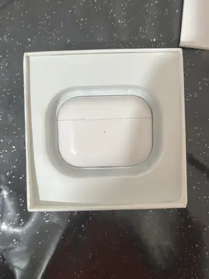 AirPods blancs en très bon état avec leur boîte