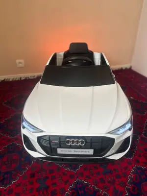 Voiture électrique pour enfant neuve avec télécommande parentale incluse - Miniature 2