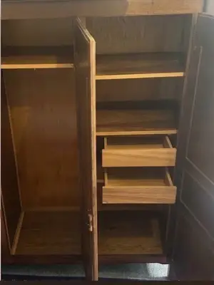 Armoire marron spacieuse