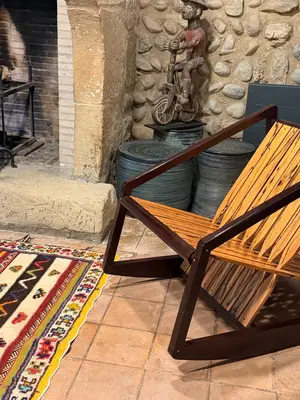 Paire de chaises design primées en bois massif - import Venezuela