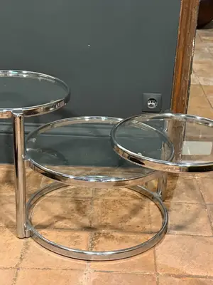 Table basse pivotante design en métal chromé et verre