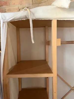 Penderie ouverte en bois avec étagères et housse en tissu - Miniature 2