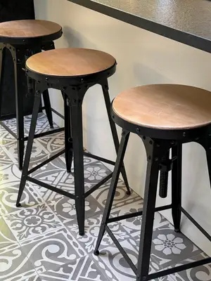 Lot de 3 tabourets de bar industriels réglables (métal et bois)