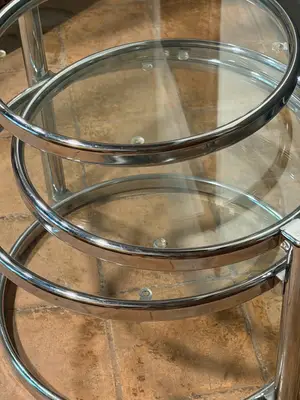 Table basse pivotante design en métal chromé et verre - Miniature 3
