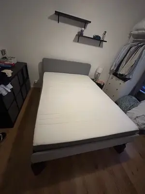 Sommier et matelas 140 x 200 cm en bon état, prix négociable