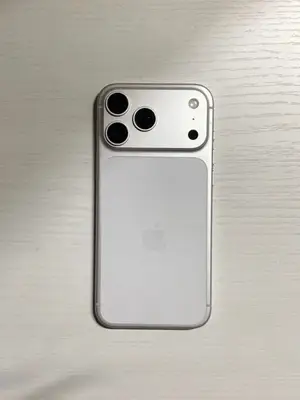 iPhone 17 Pro Max 512 Go - Comme neuf - Miniature 3