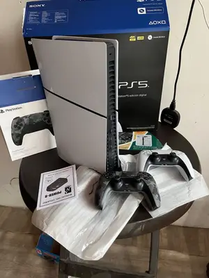 PS5 Slim Digital 1 To en état quasi neuf - Miniature 2