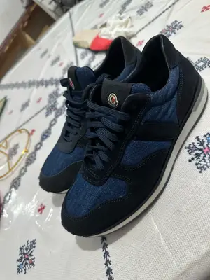 Baskets Moncler originales taille 39/40