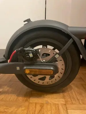 Trottinette électrique Xiaomi à 350 € - Miniature 2