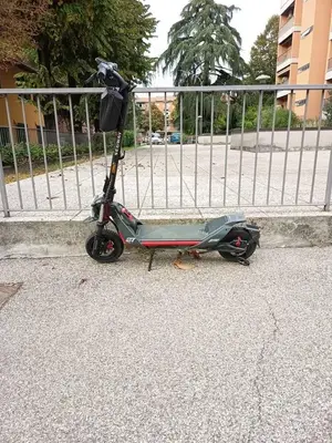 Trottinette électrique Segway ZT3 Pro - vitesse max 37 km/h - Miniature 2