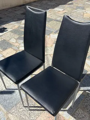 Chaises en bon état - Miniature 2