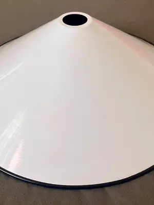 Plafonnier suspension Claude modèle Pékin, laqué blanc et noir, Ø 47 cm