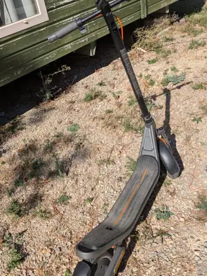Trottinette électrique Xiaomi 6, moteur 400 W et autonomie jusqu’à 45 km - Miniature 3