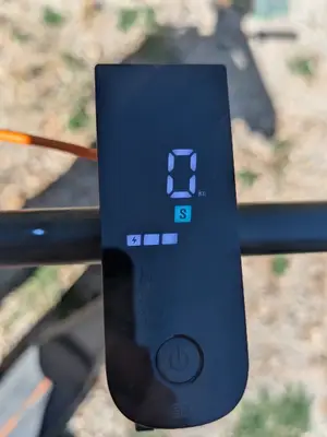 Trottinette électrique Xiaomi 6, moteur 400 W et autonomie jusqu’à 45 km - Miniature 4