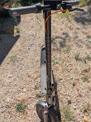 Trottinette électrique Xiaomi 6, moteur 400 W et autonomie jusqu’à 45 km - Miniature 2
