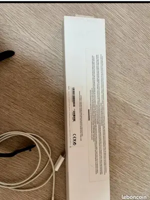 Apple Watch Series 3 avec 8 Go de mémoire et une batterie à 90 %