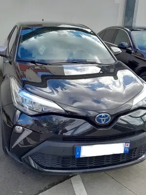 Toyota C-HR à louer, 250 € par semaine, assurance, entretien et assistance inclus - Miniature 5