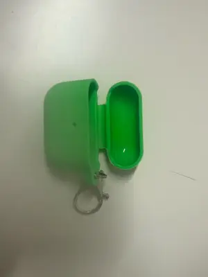 Étui vert pour AirPods Pro, quasiment jamais utilisé et en bon état - Miniature 4