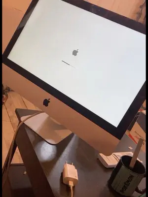 Écran iMac à vendre pour pièces - s’allume pas de payement wero mais s’éteint au chargement - Miniature 5