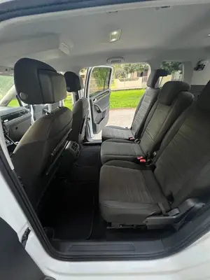 Volkswagen Touran diesel 2016, 7 places, moteur remplacé avec 80 000 km - Miniature 5