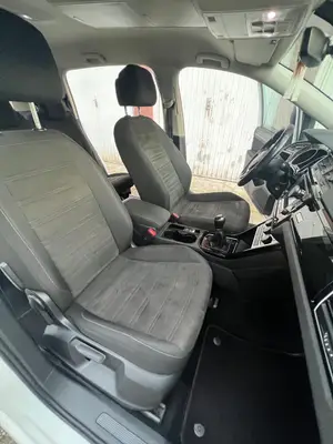 Volkswagen Touran diesel 2016, 7 places, moteur remplacé avec 80 000 km - Miniature 3