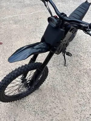 Talaria XXX 2025 en excellent état avec jantes tout-terrain et accessoires - Miniature 5