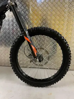 Vélo électrique Sur-Ron tout-terrain noir/gris/orange - Miniature 5