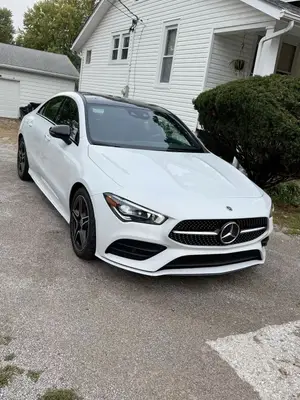 Mercedes-Benz Coupé Classe C blanc - Luxe & Performance - Miniature 3