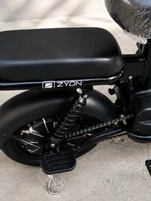 Scooter vélo électrique en excellent état avec siège et affichage numérique - Miniature 3