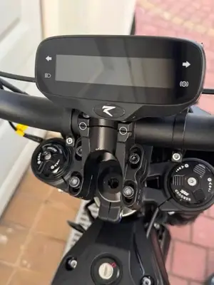 Moto électrique supermotard, 100 km/h, batterie 72 V 51 Ah, très bon état