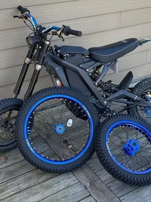 Vélo électrique Sur-Ron puissant et élégant - Miniature 2
