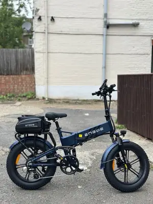 Vélo électrique pliant Engwe Fat-Tire bleu marine avec porte-bagages