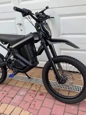 Moto électrique supermotard, 100 km/h, batterie 72 V 51 Ah, très bon état - Miniature 3