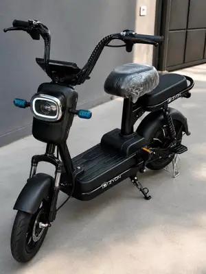 Scooter vélo électrique en excellent état avec siège et affichage numérique - Miniature 4