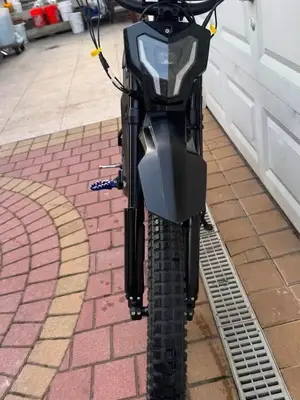 Moto électrique supermotard, 100 km/h, batterie 72 V 51 Ah, très bon état - Miniature 2