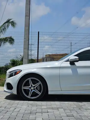 Mercedes-Benz Coupé Classe C blanc - Luxe & Performance