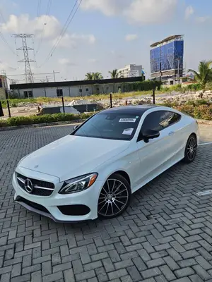 Mercedes-Benz Coupé Classe C blanc - Luxe & Performance - Miniature 2