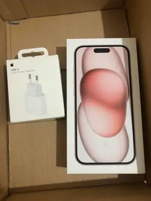 iPhone 15 plus  rose en excellent état général, dos sans rayures ni fissures visibles - Miniature 2