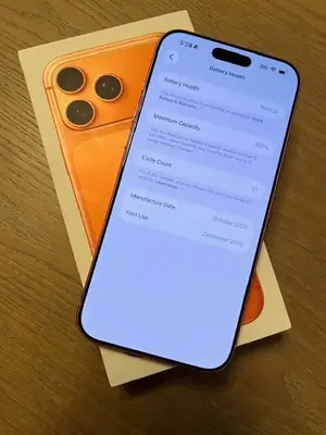 iPhone 17 Pro Max orange avec boîte d'origine, en excellent état - Miniature 2