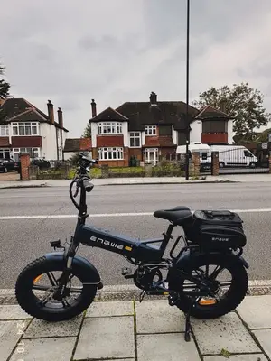 Vélo électrique pliant Engwe Fat-Tire bleu marine, très peu utilisé - Miniature 2