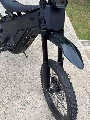 Moto électrique Talaria XXX 2025 en excellent état avec accessoires - Miniature 2