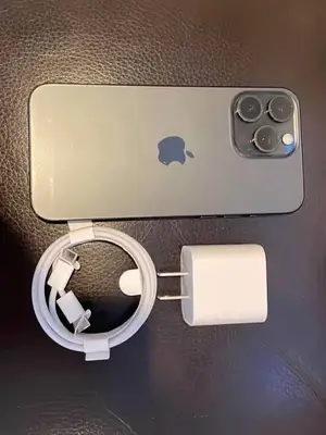 iPhone 15 Pro Max 256 Go - Excellent état - Miniature 2