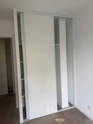location Appartement 2 pièces avec séjour-cuisine lumineux, cellier et grand balcon - Miniature 2
