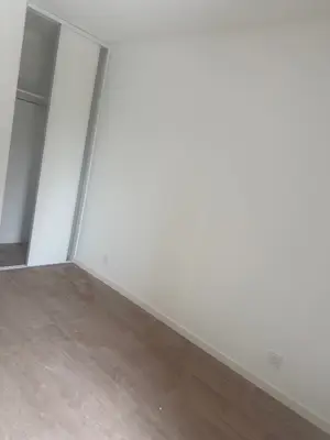 location Appartement 2 pièces avec séjour-cuisine lumineux, cellier et grand balcon - Miniature 3