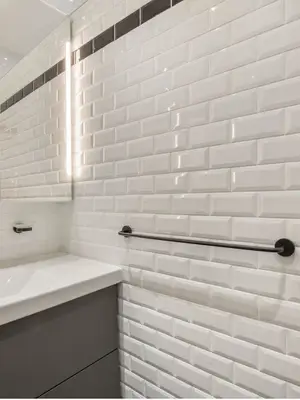 Appartement T3 meublé de 89 m² avec parquet, cheminées et hauteur sous plafond - Miniature 7
