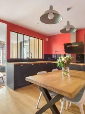 Appartement T3 meublé de 89 m² avec parquet, cheminées et hauteur sous plafond - Miniature 8