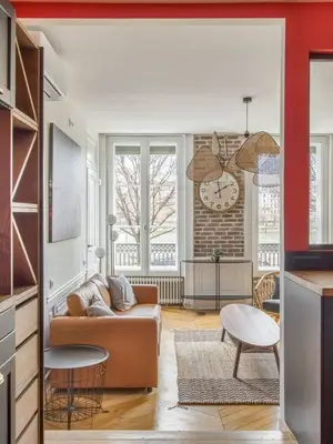 Appartement T3 meublé de 89 m² avec parquet, cheminées et hauteur sous plafond - Miniature 2