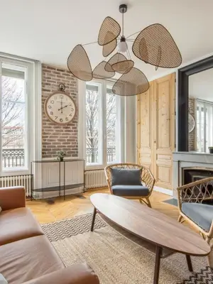 Appartement T3 meublé de 89 m² avec parquet, cheminées et hauteur sous plafond